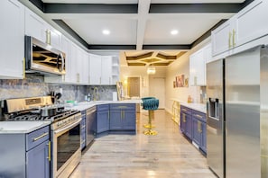 Kitchen | Keurig Coffee Maker | Stainless Steel Appliances