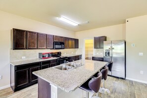 Kitchen | Dishwasher | Walk-In Pantry | 1st Floor