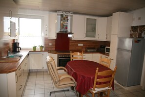 Ferienwohnung, 100 qm, 2-4 Pers.-Küche und Essbereich Ferienwohnung Zwischen den Seen in Haltern am See