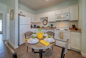 Dining area (Unit 104)