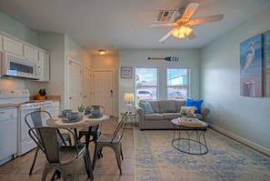 Living room (Unit 105)