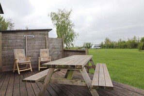 Stugans exteriör [sommar]