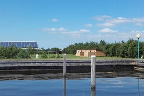 Stugans exteriör [sommar]