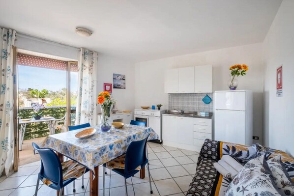 Autumn, Kitchen, Spring, Summer