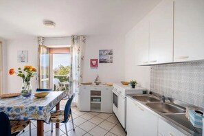 Autumn, Kitchen, Spring, Summer