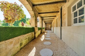 Entrance / Reception