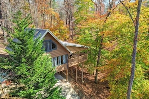 Main View/Cabin Front
