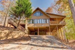 Main View/Cabin Front