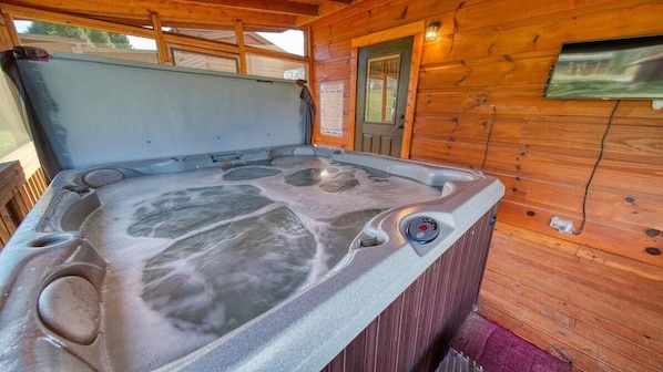 Indoor spa tub