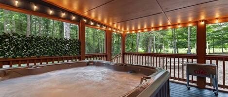 Outdoor spa tub