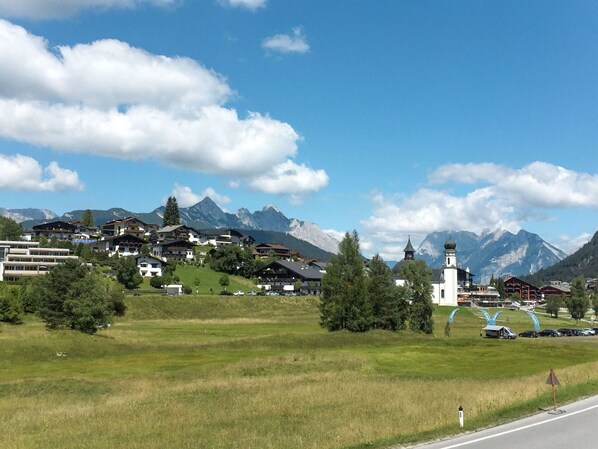 Sky, Mountain Range, Hill, Hill Station, Valley, Alps, Summit, Ridge, Village, Massif