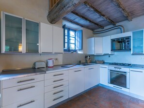 Küche, Countertop, Küchengerät, Flooring, Interior Design, Armatur, Sinken, Spüle, Major Appliance, Cabinetry