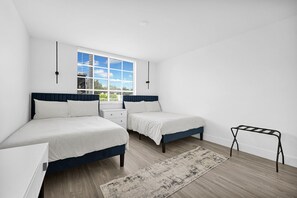 Bright and Simple bedroom with Queen beds in Boca Raton