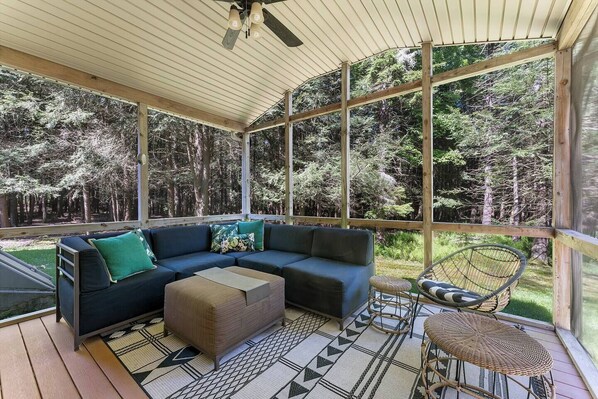 screened porch off 3rd bedroom