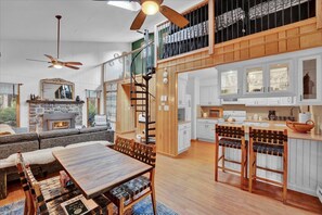 dinning/kitchen area