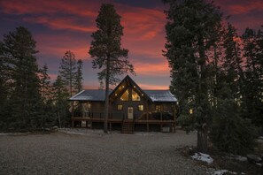 Wolves Den Lodge