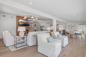 Jackson House - Seagrove - Open Space Living/Dining/Kitchen Area