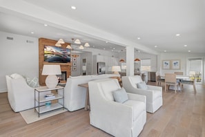Jackson House - Seagrove - Open Space Living/Dining/Kitchen Area