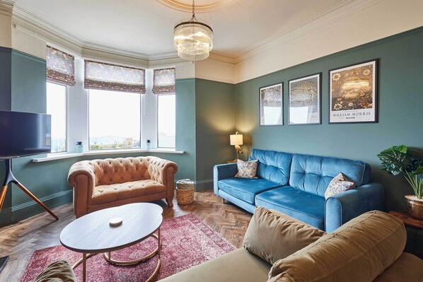 Twelve On The Terrace, Newbiggin-by-the-Sea - Host & Stay