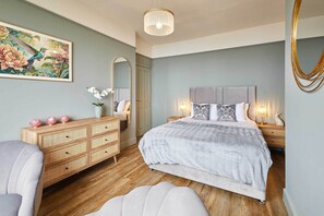 Twelve On The Terrace, Newbiggin-by-the-Sea - Host & Stay