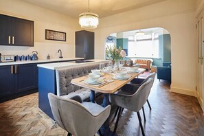 Twelve On The Terrace, Newbiggin-by-the-Sea - Host & Stay
