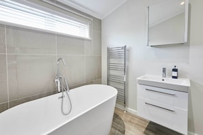 Captain Cook Lodge, Great Ayton - Host & Stay