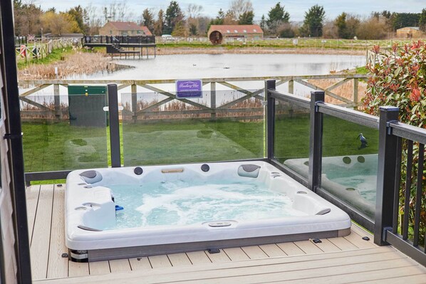 Bain à remous extérieur