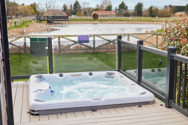 Captain Cook Lodge, Great Ayton - Host & Stay