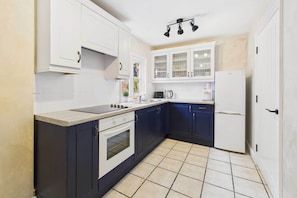 Dame Alice Street, Bedford - Host & Stay