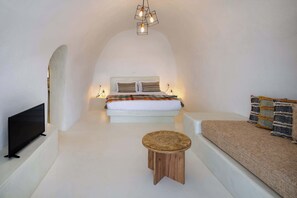 Open-plan space with double bed and sofa bed
