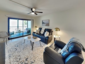 Living Room - Seating Area with Gulf Views