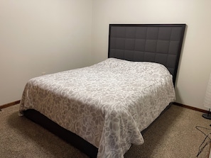 Queen guest room