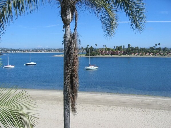 180 Degree Views of the Bay!