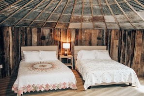 2 queen beds