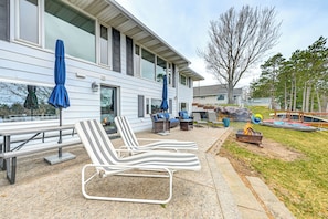 Patio | Deck | Outdoor Dining Area | Gas Grill | Fire Pit