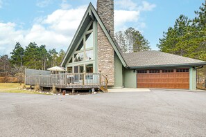 Parking | Driveway (4 Vehicles) | Boat/Trailer Parking