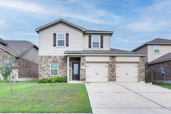 Manor Vacation Rental | 3BR | 2.5BA | 1,418 Sq Ft | Stairs Required