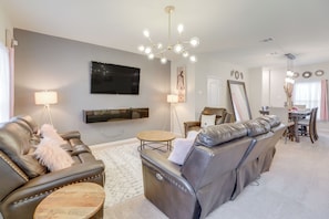Living Room | 1st Floor | Smart TV | Central Heating & A/C | Free WiFi
