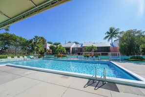 Landings of Largo | Community Amenities | Outdoor Pool