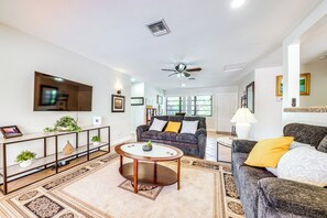 Living Room | Smart TV