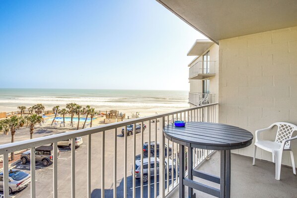 Daytona Beach Vacation Rental | Studio | 1BA | 450 Sq Ft | Elevator Access