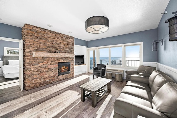 Sunrise Suite | Lake View