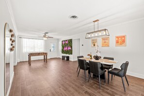 Spielezimmer