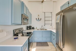Kitchen | Cooking Basics | Toaster | Drip & Keurig Coffee Makers