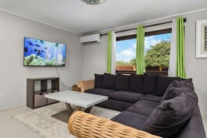Villa Rosa ~ Peaceful & Cozy 3BR2BA w/PrivatePool! (27499)