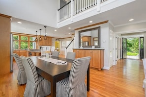 Dining area leading off of the kitchen