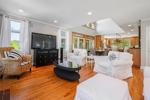 Spacious living room
