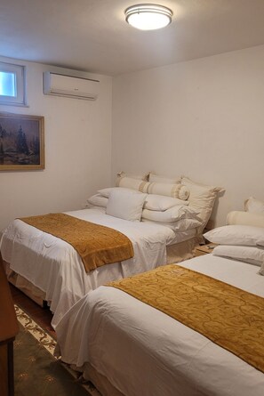 Schlafzimmer 1