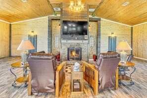 Living Room | Smart TV | Fireplace