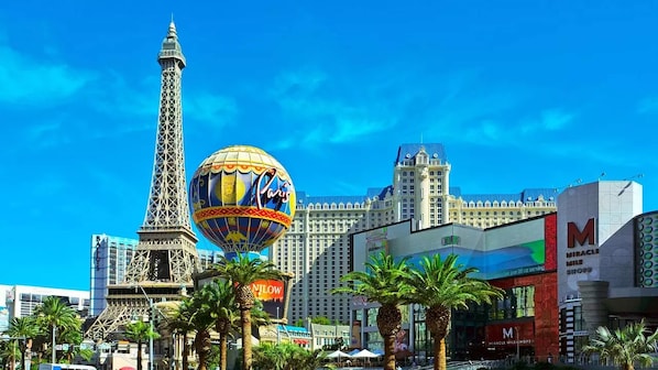 Las Vegas Attractions – 10 Minutes Away